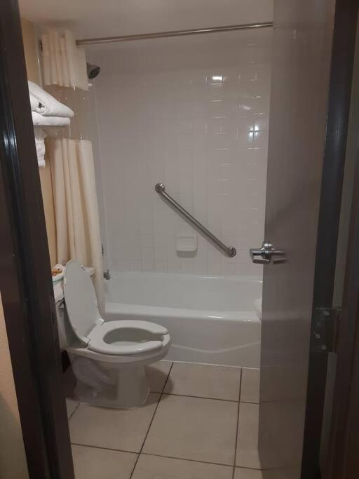 Beautiful One Bedroom Resort-Style Studio With Pool And Beach Access Ράσκιν Εξωτερικό φωτογραφία